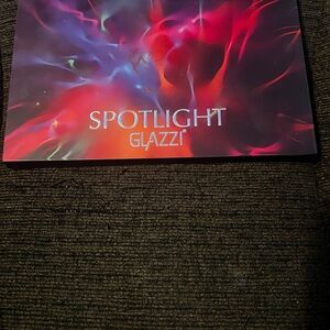 Spotlight Eyeshadow Palette - Vibrant Pink/Red